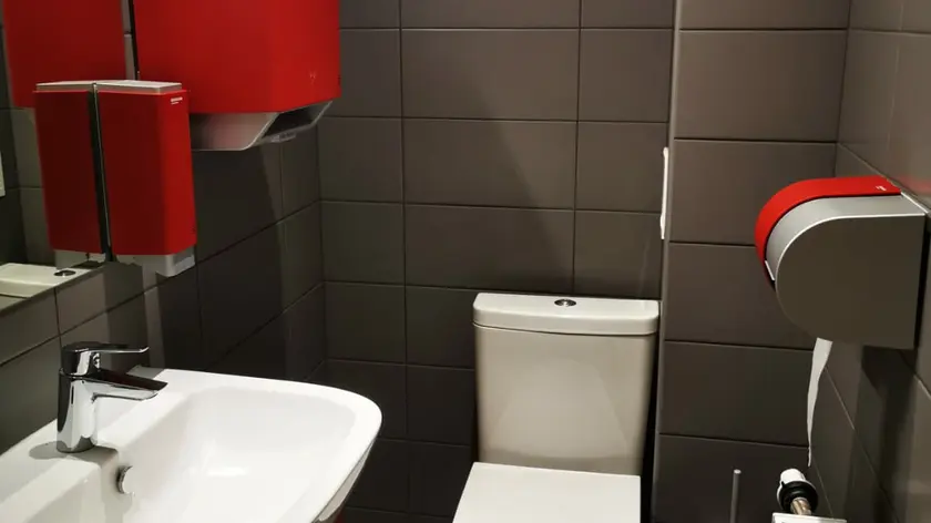 Elis higiēnas preču turētāji sarkanā krāsā