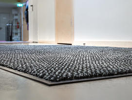Mikroneilona paklājs